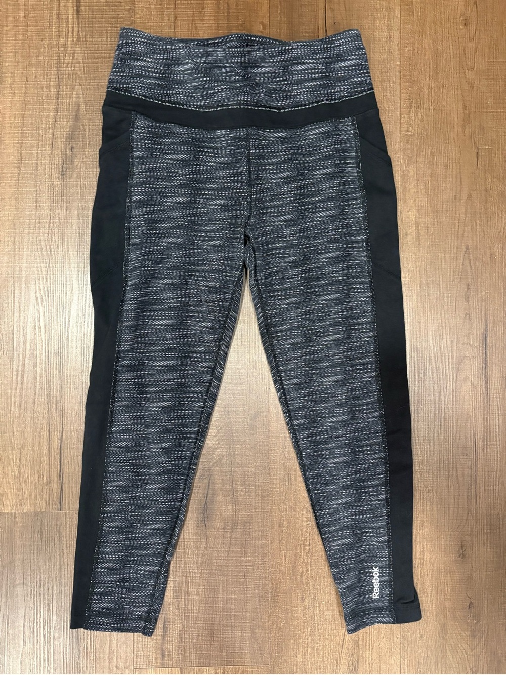 Womens Reebok Active Capri Leggings, Size Medium - Cotton